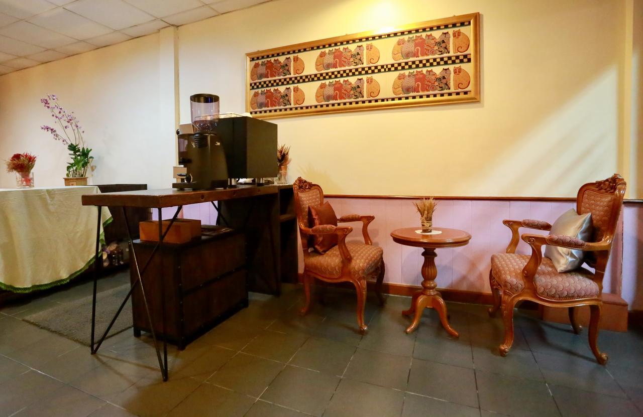 Travel Lodge Surawong (Adults Only) Bangkok Exterior photo