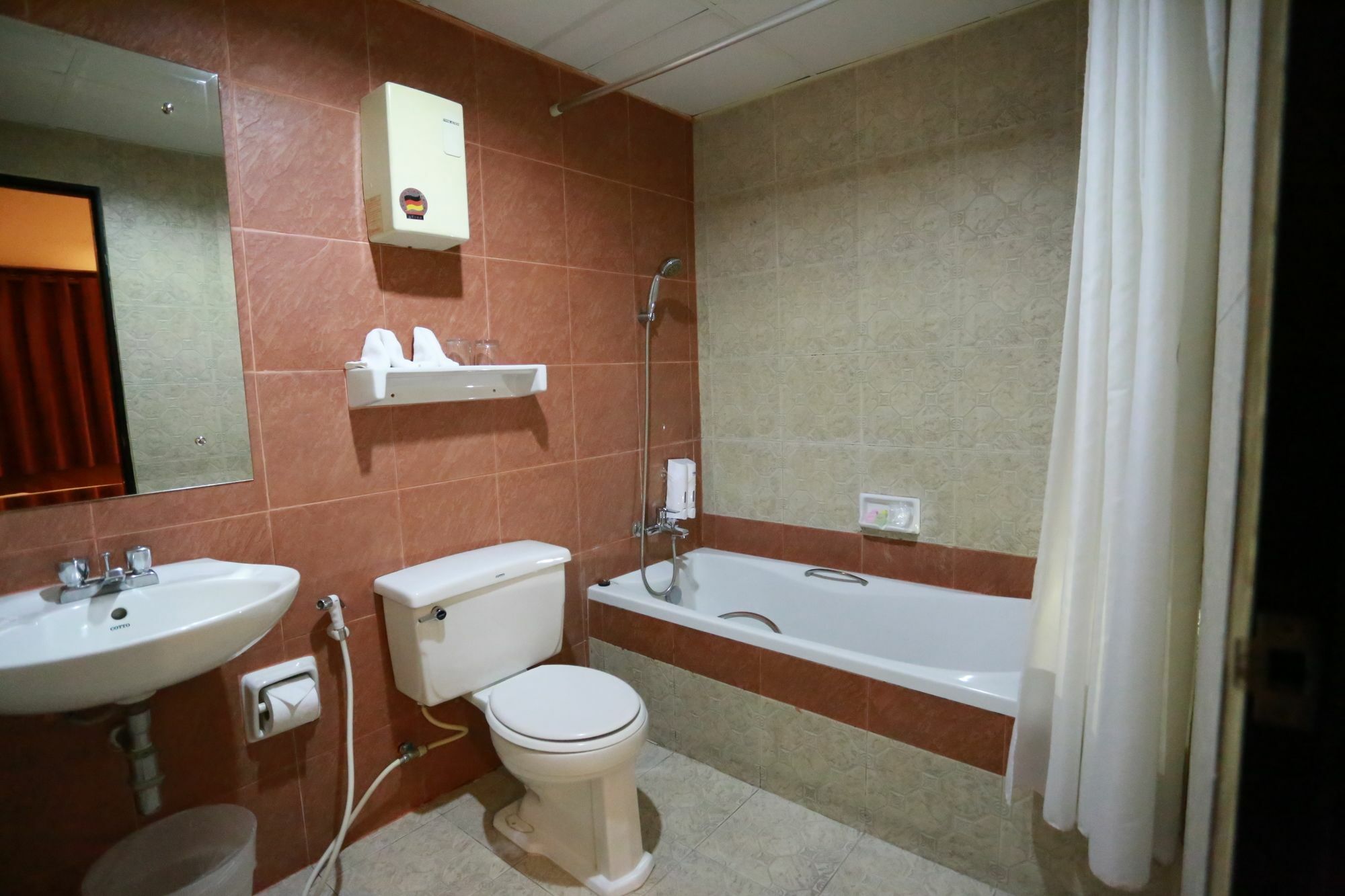 Travel Lodge Surawong (Adults Only) Bangkok Exterior photo