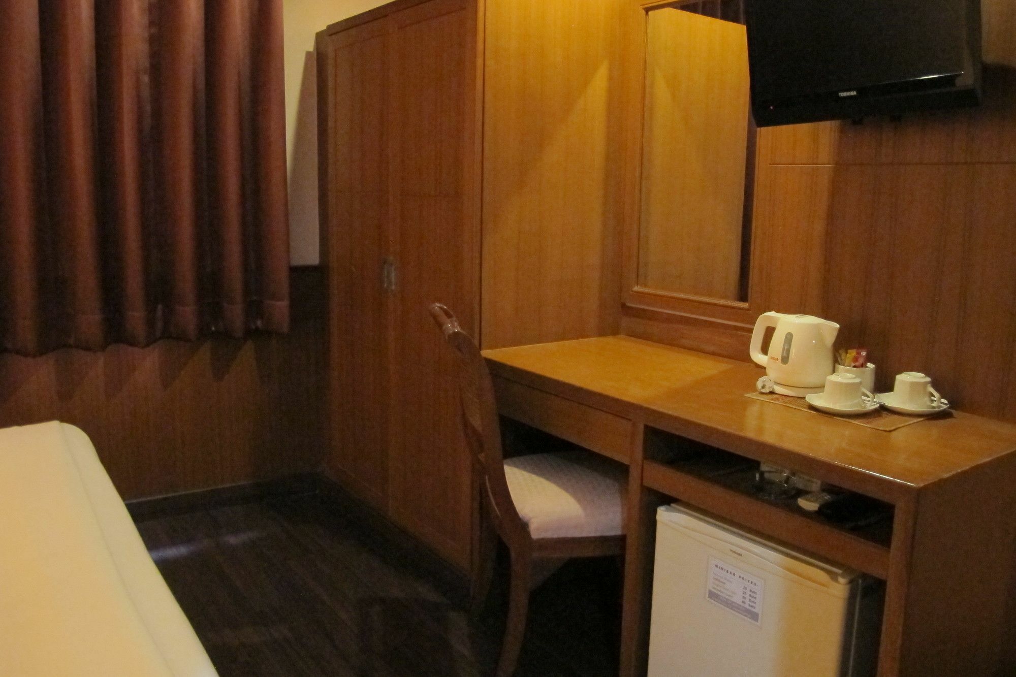 Travel Lodge Surawong (Adults Only) Bangkok Exterior photo