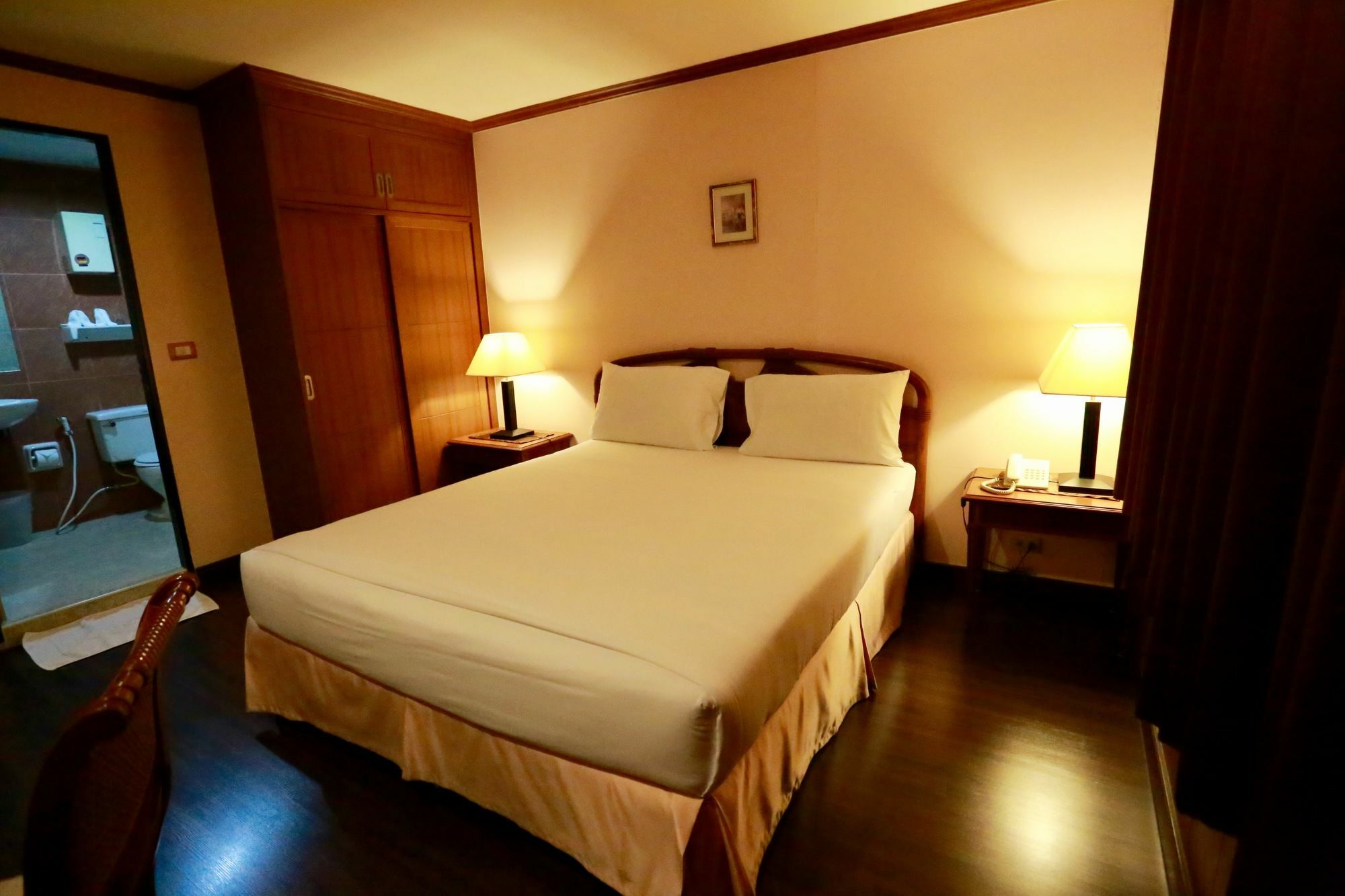 Travel Lodge Surawong (Adults Only) Bangkok Exterior photo